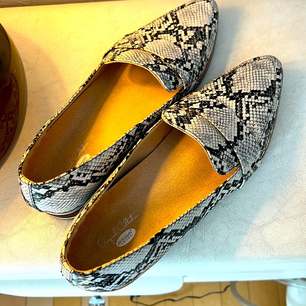 Almost brand new Dr Scholls flats snakeskin print